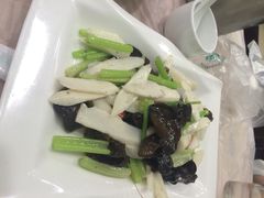 蔡记大红袍龙虾(莫愁湖东路店)-日食记精菜馆(建邺万达店)