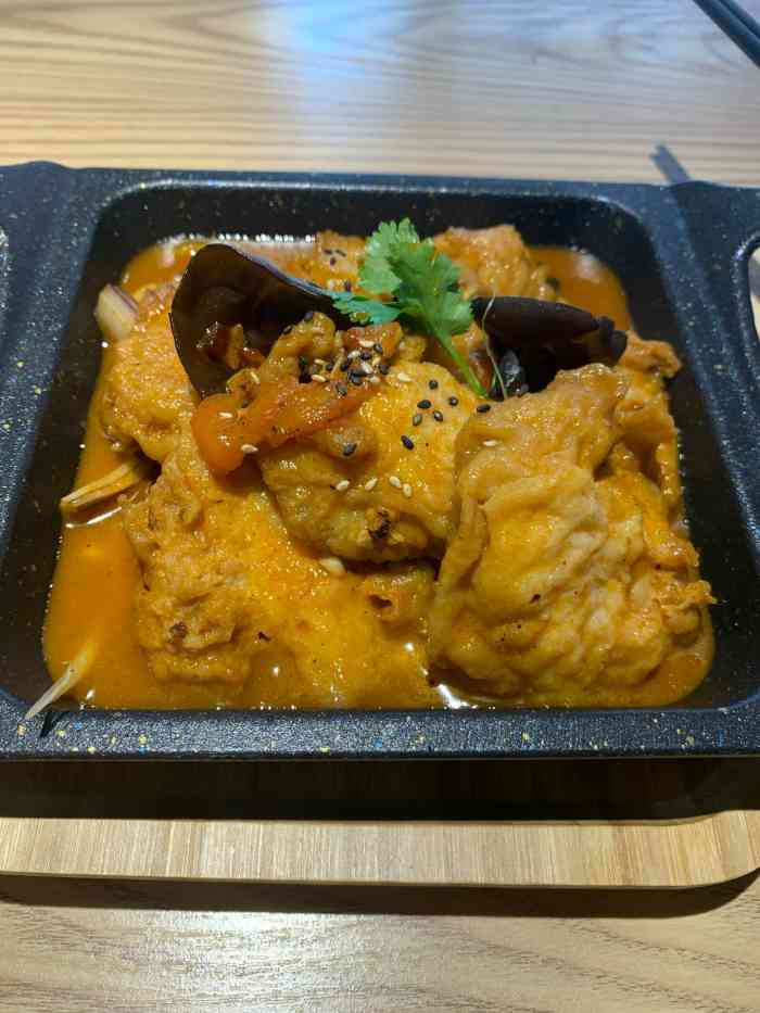 鱼小闲·烤鱼饭(裕华万达店)-"店面位置:在裕华万达步行街,火车头钟楼