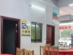 大堂-银峰农庄·特色烧鸡·鲜无花果浸鸡