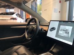-TESLA 特斯拉(上海太古汇体验店)