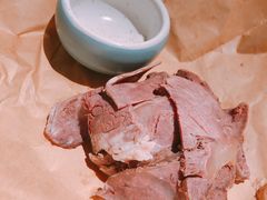 古法盐蘸牛肉-老头儿油爆虾·知味杭州(爱琴海购物中心)