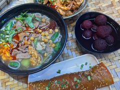 -爆炸头阿姨小四川正宗川味小吃(无任何分店)