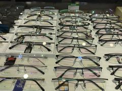 -宏宇眼镜蔡司依视路折扣店(兆佳眼镜城店)