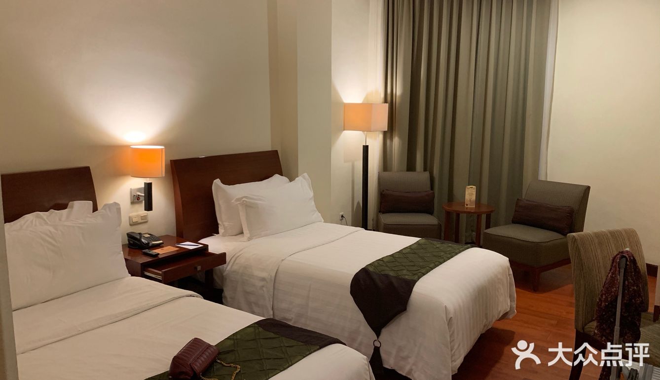 Hotel，环境不错，装修很好，房间干净，窗外景色不错