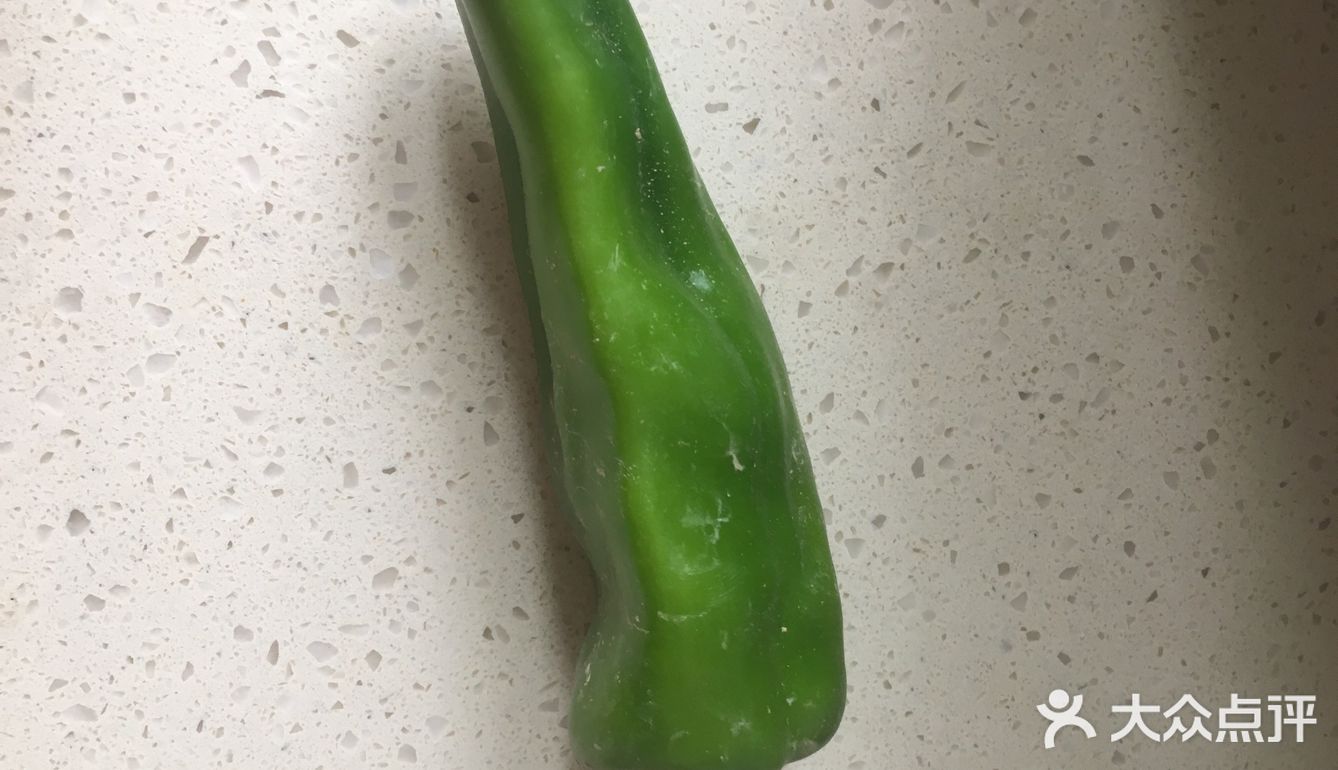 翻炒均匀，再放入青椒炒至断生即可