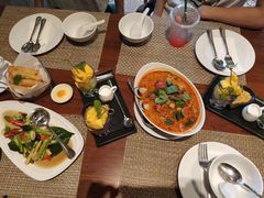 -Chom Cafe and Restaurant