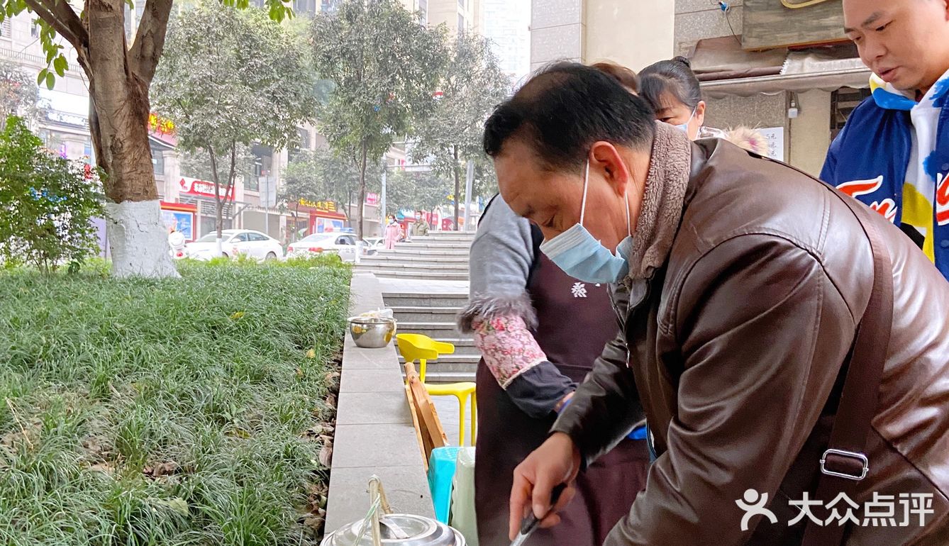 偶遇挑挑肥肠，简直就是下饭神器