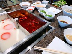 老妈招牌双味汤-皇城老妈·大连海鲜火锅(港湾店)
