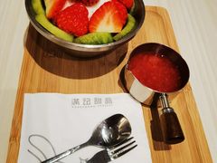 圣诞莓莓哒白雪冰-满记甜品(大悦城店)