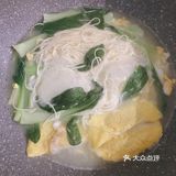 鬼怪[鬼脸]#增进食欲#菜谱系列：青菜鸡蛋汤面。