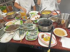 -四囍码头海鲜烧烤自助火锅(外滩南京东路悦荟广场店)