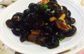 Wild Small Mushroom Braised Pork
