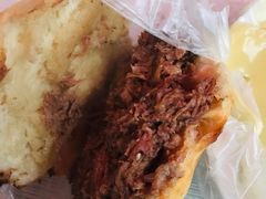 烧饼夹牛肉-老西关黄老太牛肉烧饼