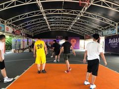 -洛克公园·篮球·足球·羽毛球(莘庄店)