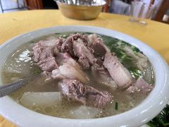 萝卜炖肘子-荣生萝卜汤饭店