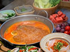 -野山舂·贵州现舂酸汤火锅(鸿通城店)