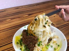 油泼肉酱面-小二面店