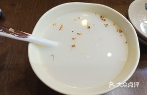 Glutinous Rice浆 with Sweet Wine and Osmanthus
