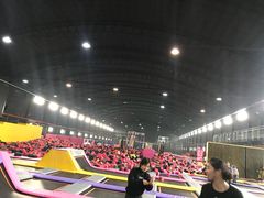 -嘿哟动霸CHUA·新潮玩运动娱乐中心·蹦床滑冰团建乐园