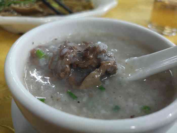 南朗鸿发鸭粥"这间是宵夜,饭市模式!小炒,烧烤,宵夜都.