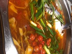 -野山舂·贵州现舂酸汤火锅(鸿通城店)