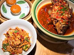 香酥大鲫鱼-费大厨辣椒炒肉(泊富店)