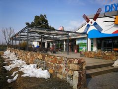 -田园东方蜜桃村的田野营地