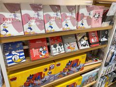 -名创优品(北京新中关购物中心地铁层店)