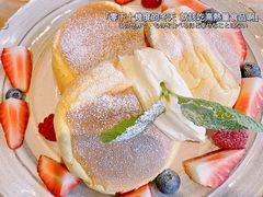 莓果奶油芝士舒芙蕾松饼-UPPER KITCHEN(延安路店)