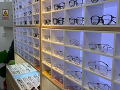 -天空之镜眼镜店蔡司依视路配镜授权零售店(望京颐堤港店)