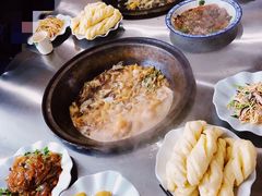 -粘豆包柴火铁锅炖