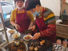 -松树干拌面店