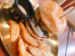 焦糖烤菠萝牛肉汉堡-魏斯理汉堡(西安沣东吾悦店)