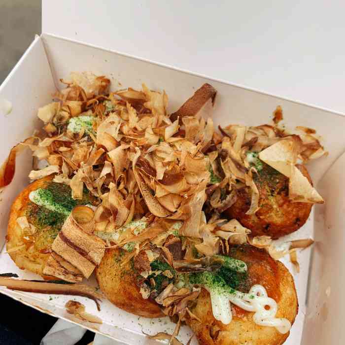 鸣门鲷烧本铺-"鸣门鲷烧本铺属于奥城夜市一部分,中间过.