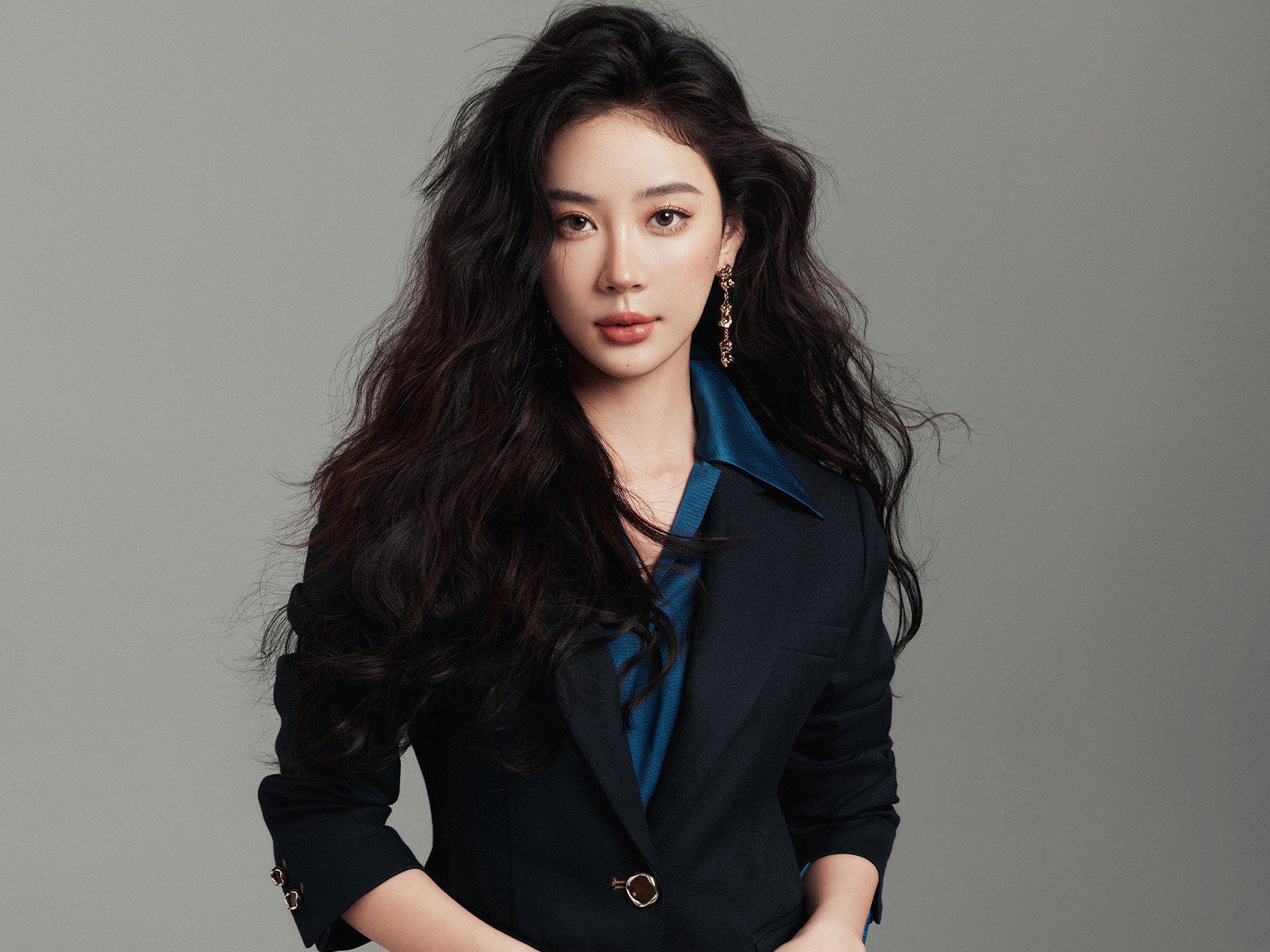 锐气🌈由内向外散发
微卷烫发高级优雅💞
