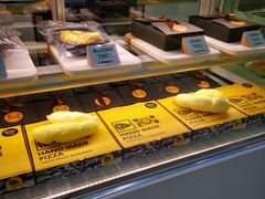 面包甜点陈列柜-猫王榴莲世家(三里屯SOHO商场店)