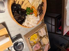 -尚尚仙·酸汤猪手·猪肚鸡火锅(华联万柳购物中心店)