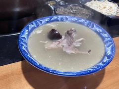 -果松木炭酸菜铜火锅·外婆参鸡汤