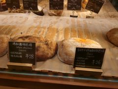 -天井·丑面包搭咖啡