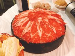 安格斯牛肉-鲜入围煮花胶鸡海鲜火锅