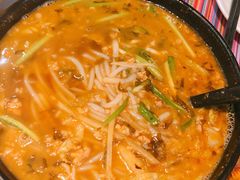 -香巴拉云南餐厅(华莱坞店)