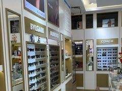 -美式眼镜·授权蔡司.依视路.尼康.豪雅.明月(人民广场店)