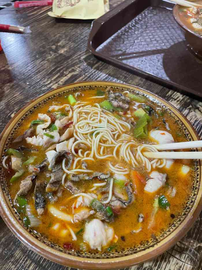 尧钧财鱼面-"在当地是很出名的招牌,其实是好吃的,期望.