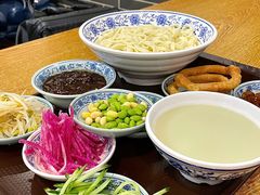 老北京炸酱面-门框胡同百年卤煮(新街口店)