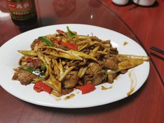 竹笋炒牛肉-阿清嫂农家乐.黎窑烤鸡