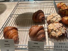 -VERIE BAKEHOUSE