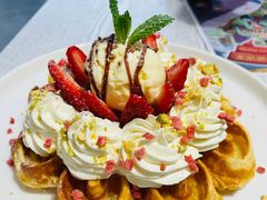 等叫草莓奶油芝士冰淇淋松饼-娜娜家·Nana's restaurant(国金汇店)
