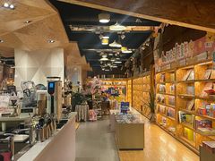 -新华里咖啡书吧(新华书店小寨店)