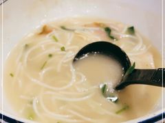 -老国贸云南传统过桥米线(滇池店)