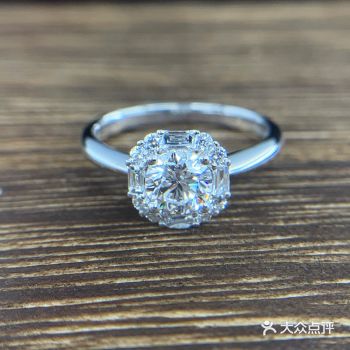 分享客定0.61克拉钻石戒指 钻石:0.61克圆形G